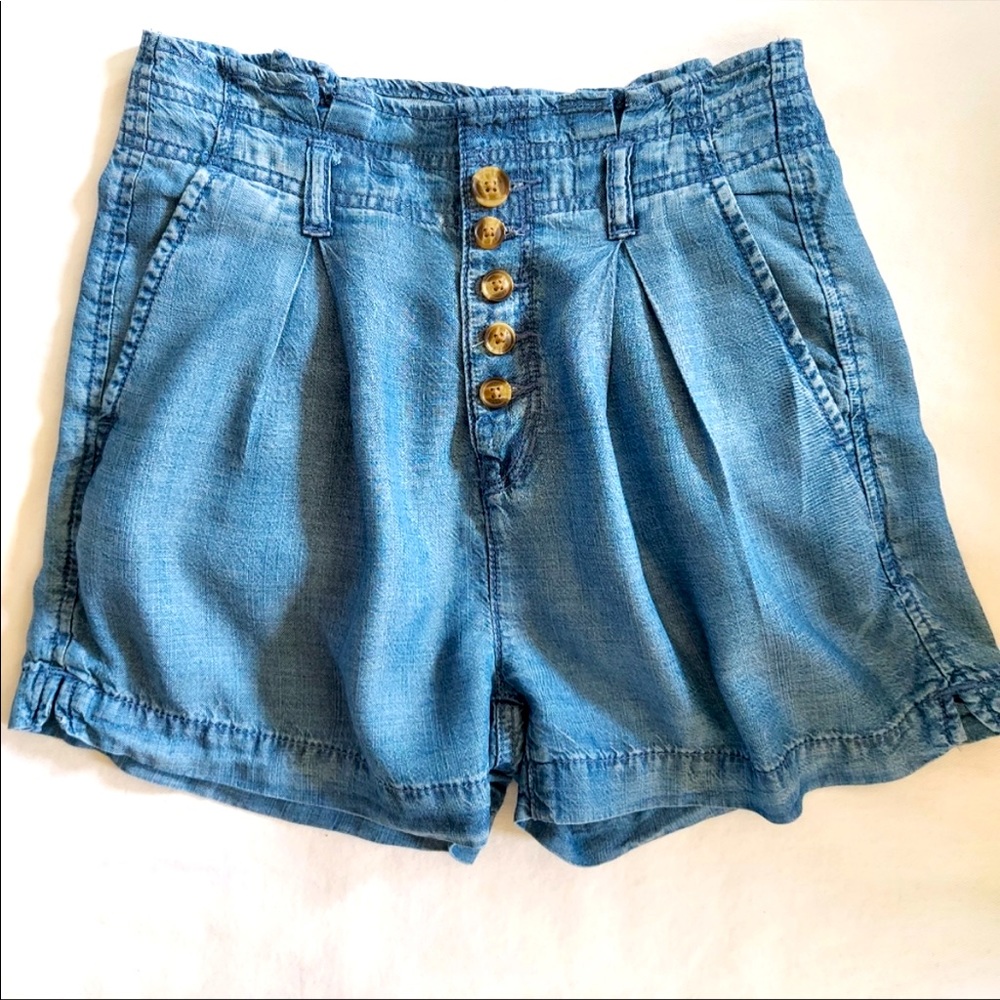 Pleated shorts womens